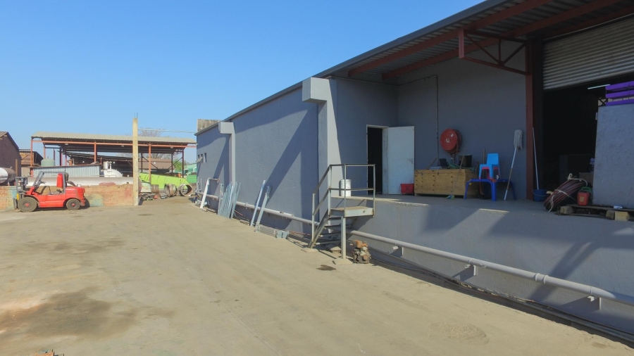 To Let commercial Property for Rent in Oos Einde North West